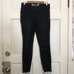 SEVEN7 Black Skinny Jeans Size 6